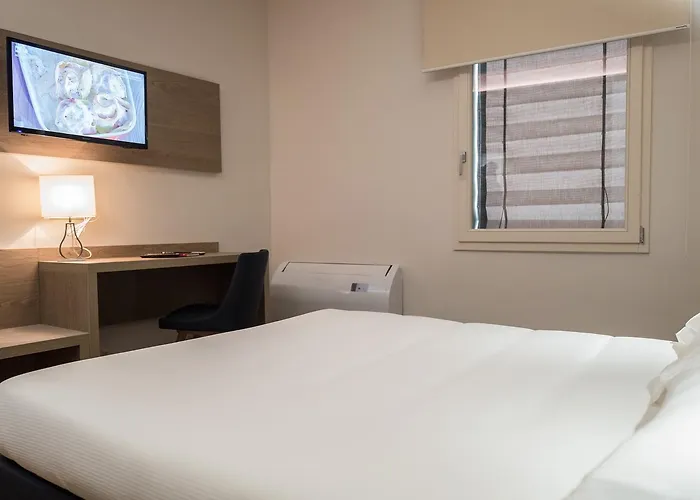 Letto A Castello 4* Феррара