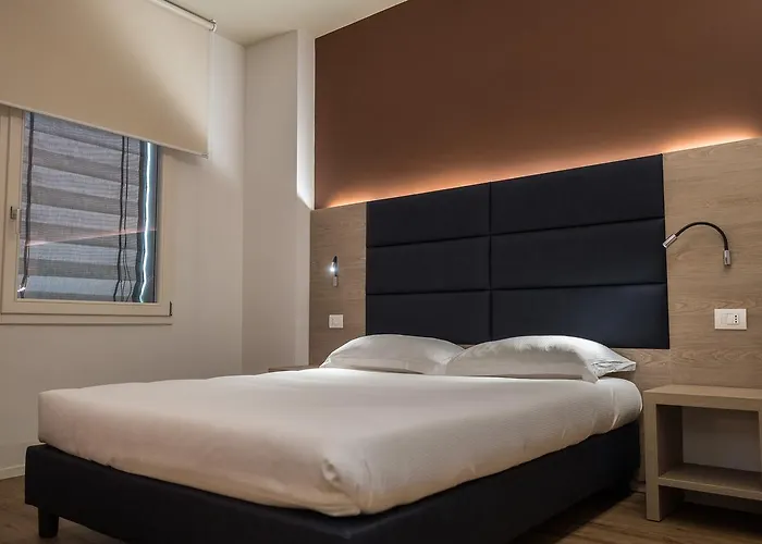 Letto A Castello 4* Феррара